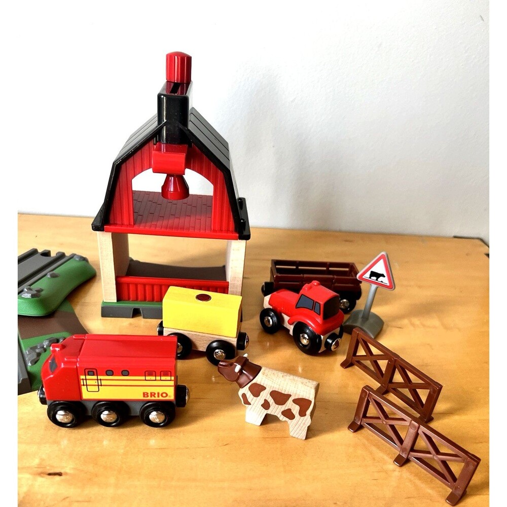 BRIO Farm Railway Set 20 Piece Interactive Train Set Kids Age 3+ #33719 - Picture 5 of 12